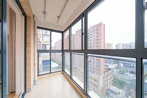 Tyms Changning 3BR Modern Apt near Weining Rd