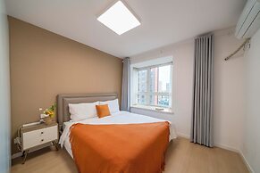 Tyms Changning 3BR Modern Apt near Weining Rd