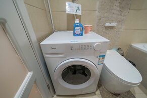 Tyms Changning 3BR Modern Apt near Weining Rd