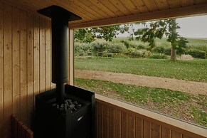 Raus | Cabins mit Feldblick + Saunazugang