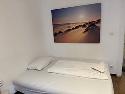 Modern 1BR Apt Steps from Westbahnhof