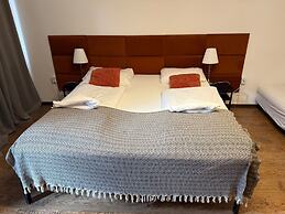 Modern 1BR Apt Steps from Westbahnhof