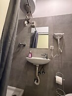 Modern 1BR Apt Steps from Westbahnhof