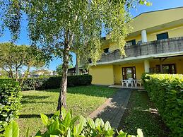Holiday House With Shared Pool