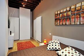 San Polo Apartment with Balcony