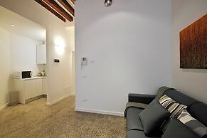 San Polo Apartment with Balcony