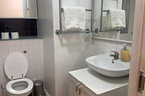 London 1 Bed Apartment Close to Barking Station