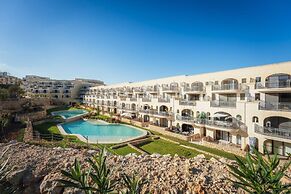 Qala Skyview Penthouse Pool Sunsets BBQ Area