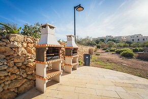 Qala Skyview Penthouse Pool Sunsets BBQ Area