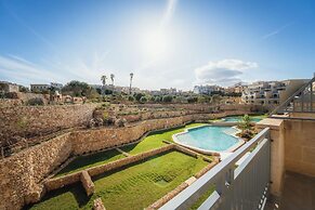 Qala Skyview Penthouse Pool Sunsets BBQ Area