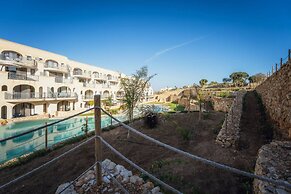 Qala Skyview Penthouse Pool Sunsets BBQ Area