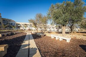 Qala Skyview Penthouse Pool Sunsets BBQ Area
