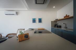 Qala Skyview Penthouse Pool Sunsets BBQ Area