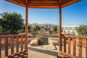 Qala Skyview Penthouse Pool Sunsets BBQ Area