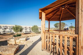 Qala Skyview Penthouse Pool Sunsets BBQ Area