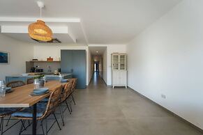 Qala Skyview Penthouse Pool Sunsets BBQ Area