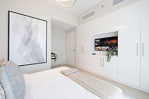 DVH Luxe Retreat 4BR Burj View Apartment