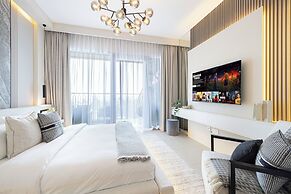 DVH Luxe Retreat 4BR Burj View Apartment