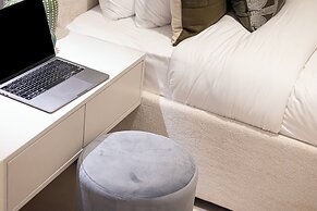 DVH Luxe Retreat 4BR Burj View Apartment