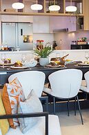DVH Luxe Retreat 4BR Burj View Apartment