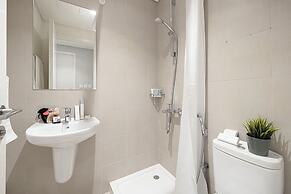 DVH Luxe Retreat 4BR Burj View Apartment