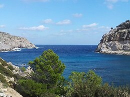 Villa Olympos Close to Anthony Quinn Bay