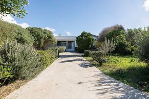 The Cottage South Escape With Beach Front Pool