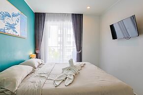Pool View 1 Bed Apt T2-520
