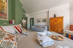 Molo Angioino Suites