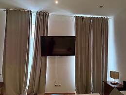Chic 2BR Apt Steps from Westbahnhof