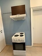 1BR Plus LR Apt Top Vienna Location