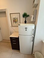 1BR Plus LR Apt Top Vienna Location