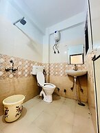 Roomshala Hotel Pub G