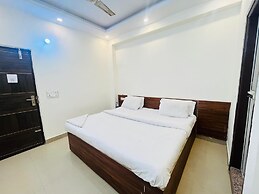 Roomshala Hotel Pub G