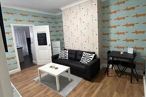 2 Bed Flat - Sleeps 3 - Parking - Wifi