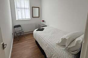 2 Bed Flat - Sleeps 3 - Parking - Wifi