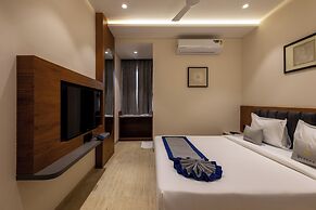 Pravasa Stay, Bapat Square