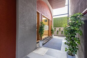 Pravasa Stay, Bapat Square