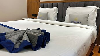 Pravasa Stay, Bapat Square