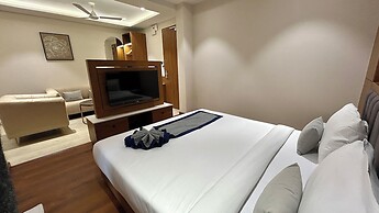 Pravasa Stay, Bapat Square