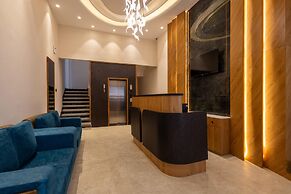 Pravasa Stay, Bapat Square