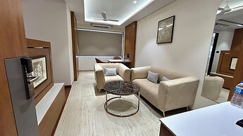 Pravasa Stay, Bapat Square