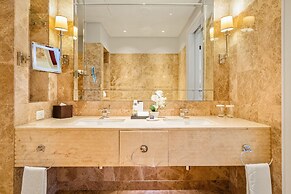 Taj Hotel 305
