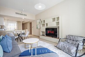 LUX LIV Contemporary Marina Suite 2