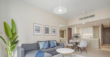 LUX LIV Contemporary Marina Suite 2