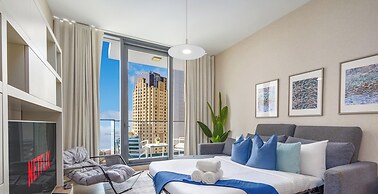 LUX LIV Contemporary Marina Suite 2
