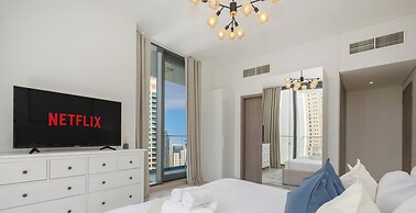 LUX LIV Contemporary Marina Suite 2