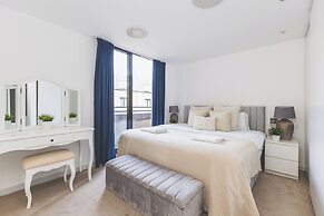 Spacious 3 Bedroom Flat in Kensington
