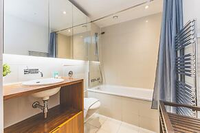 Spacious 3 Bedroom Flat in Kensington
