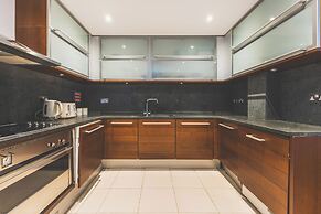 Spacious 3 Bedroom Flat in Kensington